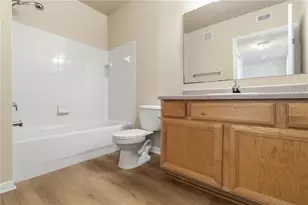 1025 Villagio Cir, Sarasota, FL 34237 - Photo 23