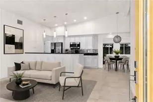 3317 Bougainvillea St, Sarasota, FL 34239 - Photo 3