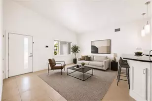 3317 Bougainvillea St, Sarasota, FL 34239 - Photo 9