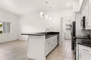 3317 Bougainvillea St, Sarasota, FL 34239 - Photo 21