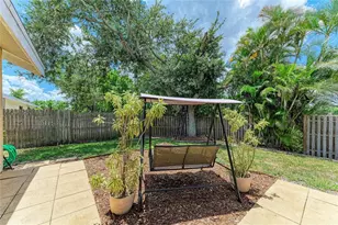 3543 65th Ave Cir E, Sarasota, FL 34243 - Photo 31