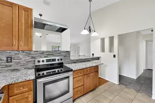 5015 Barrington Cir, Sarasota, FL 34234 - Photo 9