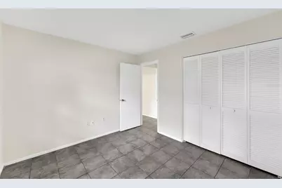 5015 Barrington Circle #201, Sarasota, FL 34234 - Photo 15