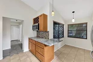 5015 Barrington Cir, Sarasota, FL 34234 - Photo 5