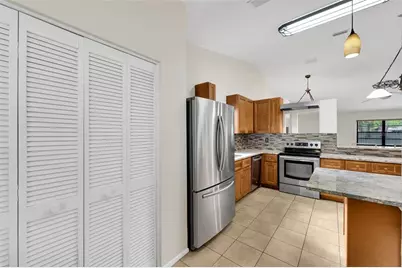 5015 Barrington Circle #201, Sarasota, FL 34234 - Photo 7