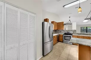 5015 Barrington Cir, Sarasota, FL 34234 - Photo 7