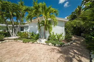 324 64th St, Holmes Beach, FL 34217 - Photo 5