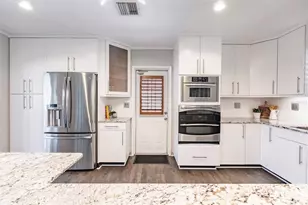 1720 Colleen St, Sarasota, FL 34231 - Photo 17