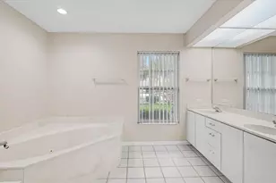 938 S Doral Ln, Venice, FL 34293 - Photo 7