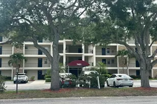 7461 W Country Club Dr N, Sarasota, FL 34243 - Photo 1