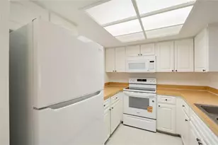 926 Sunridge Dr, Sarasota, FL 34234 - Photo 9