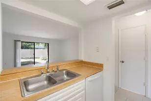 926 Sunridge Dr, Sarasota, FL 34234 - Photo 11