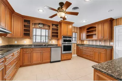 609 Laguna Drive, Venice, FL 34285 - Photo 15