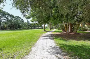 3140 Espanola Dr, Sarasota, FL 34239 - Photo 27