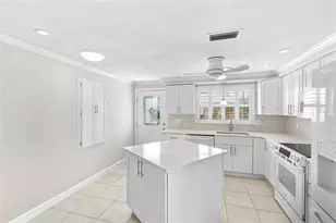602 Spanish Dr S, Longboat Key, FL 34228 - Photo 9