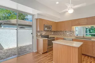 3978 Chatsworth Greene, Sarasota, FL 34235 - Photo 5