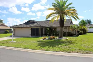 512 Boxwood Ln, Englewood, FL 34223 - Photo 1