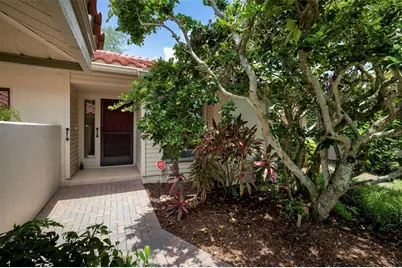 4820 Kestral Park Circle #18, Sarasota, FL 34231 - Photo 3