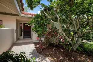 4820 Kestral Park Cir, Sarasota, FL 34231 - Photo 3