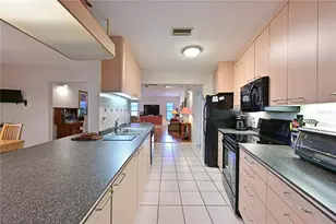 4322 Pasadena Ct, Sarasota, FL 34233 - Photo 7