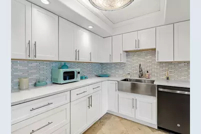800 Benjamin Franklin Drive #304, Sarasota, FL 34236 - Photo 9