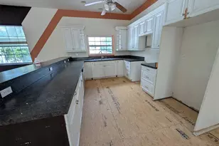 3006 Hawthorne St, Sarasota, FL 34239 - Photo 13