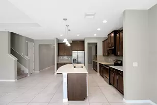 2914 Esmeralda Dr, Sarasota, FL 34243 - Photo 9