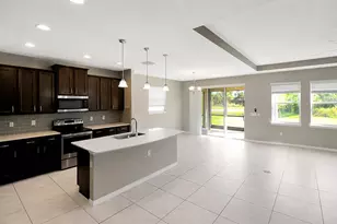 2914 Esmeralda Dr, Sarasota, FL 34243 - Photo 7