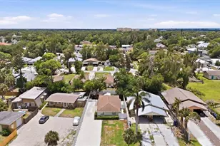 1858 Marbeth St, Sarasota, FL 34231 - Photo 5