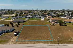 212 NE 25th St, Cape Coral, FL 33909 - Photo 1