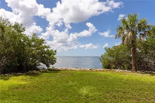 2424 Bay Dr, Bradenton, FL 34207 - Photo 3