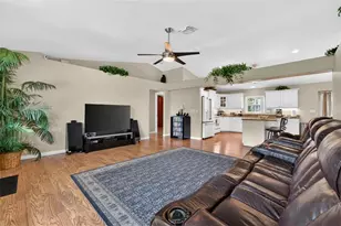 9050 Caloosa Dr, Venice, FL 34293 - Photo 7