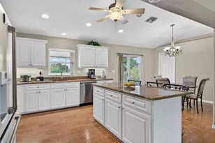 9050 Caloosa Dr, Venice, FL 34293 - Photo 9