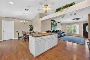 9050 Caloosa Dr, Venice, FL 34293 - Photo 13