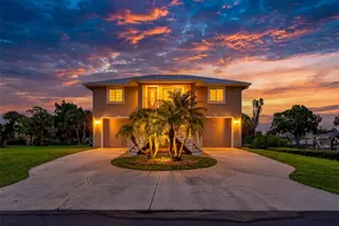 9050 Caloosa Dr, Venice, FL 34293 - Photo 1