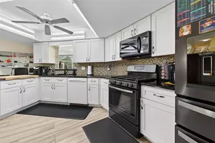 5836 Helen Way, Sarasota, FL 34243 - Photo 19