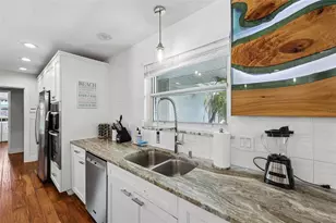 322 Suwanee Ave, Sarasota, FL 34243 - Photo 9