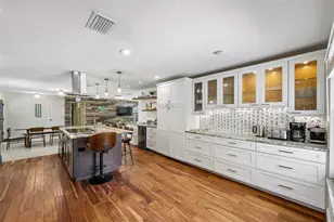 322 Suwanee Ave, Sarasota, FL 34243 - Photo 3