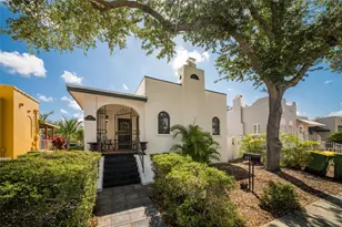 411 Burns Ct, Sarasota, FL 34236 - Photo 1