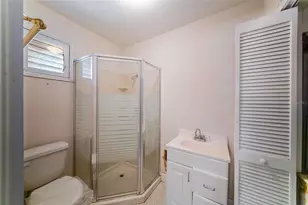 411 Burns Ct, Sarasota, FL 34236 - Photo 15