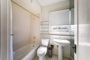 411 Burns Ct, Sarasota, FL 34236 - Photo 11
