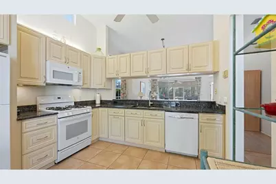 7706 Whitebridge Glen, University Park, FL 34201 - Photo 13