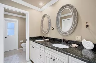 2926 Captiva Dr, Sarasota, FL 34231 - Photo 11