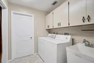 2926 Captiva Dr, Sarasota, FL 34231 - Photo 23