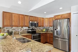 7106 35th St E, Sarasota, FL 34243 - Photo 17