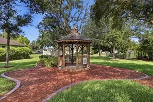 7106 35th St E, Sarasota, FL 34243 - Photo 37