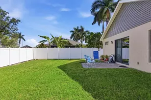7106 35th St E, Sarasota, FL 34243 - Photo 31