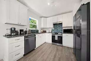 2375 Bahia Vista St, Sarasota, FL 34239 - Photo 5