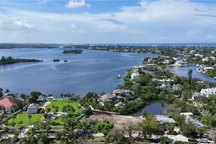 546 Freeling Dr, Sarasota, FL 34242 - Photo 3