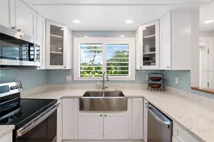 546 Spanish Dr S, Longboat Key, FL 34228 - Photo 9